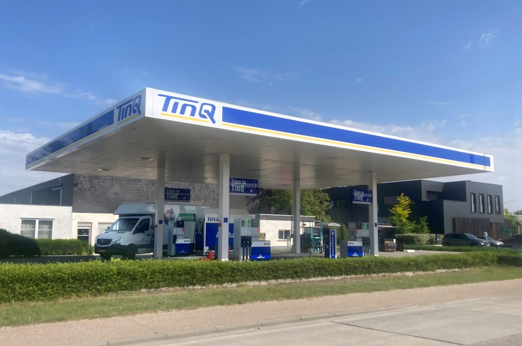TinQ blijft inzetten op groei in België. Op maandag 19 mei opent aan de Industriepark in Hulshout, ten zuidoosten van Antwerpen, het 22e tankstation van de formule in het land.